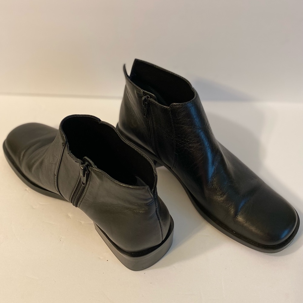 Etienne Aigner - Womans black leather flat ankle boots, Size: 6 1/2